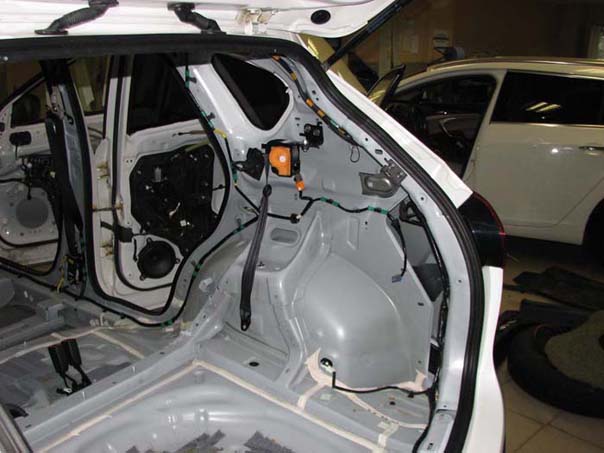 Шумоизоляция Mazda CX-5 клубный установочный центр Престиж Авто